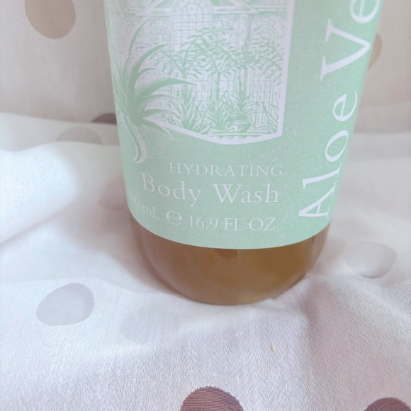 Crabtree & Evelyn Aloe Vera Body Wash - Picture 2 of 6